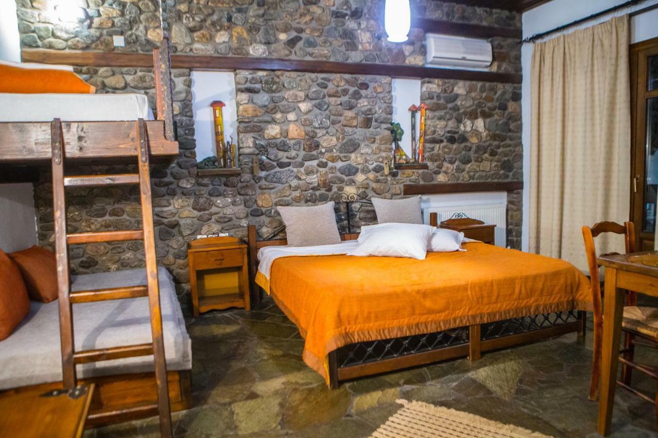 Oikoperiigitis Hotel Kerkíni Exteriér fotografie